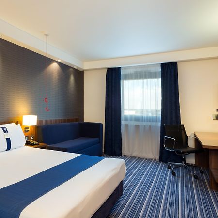Holiday Inn Express Harlow By Ihg Ngoại thất bức ảnh