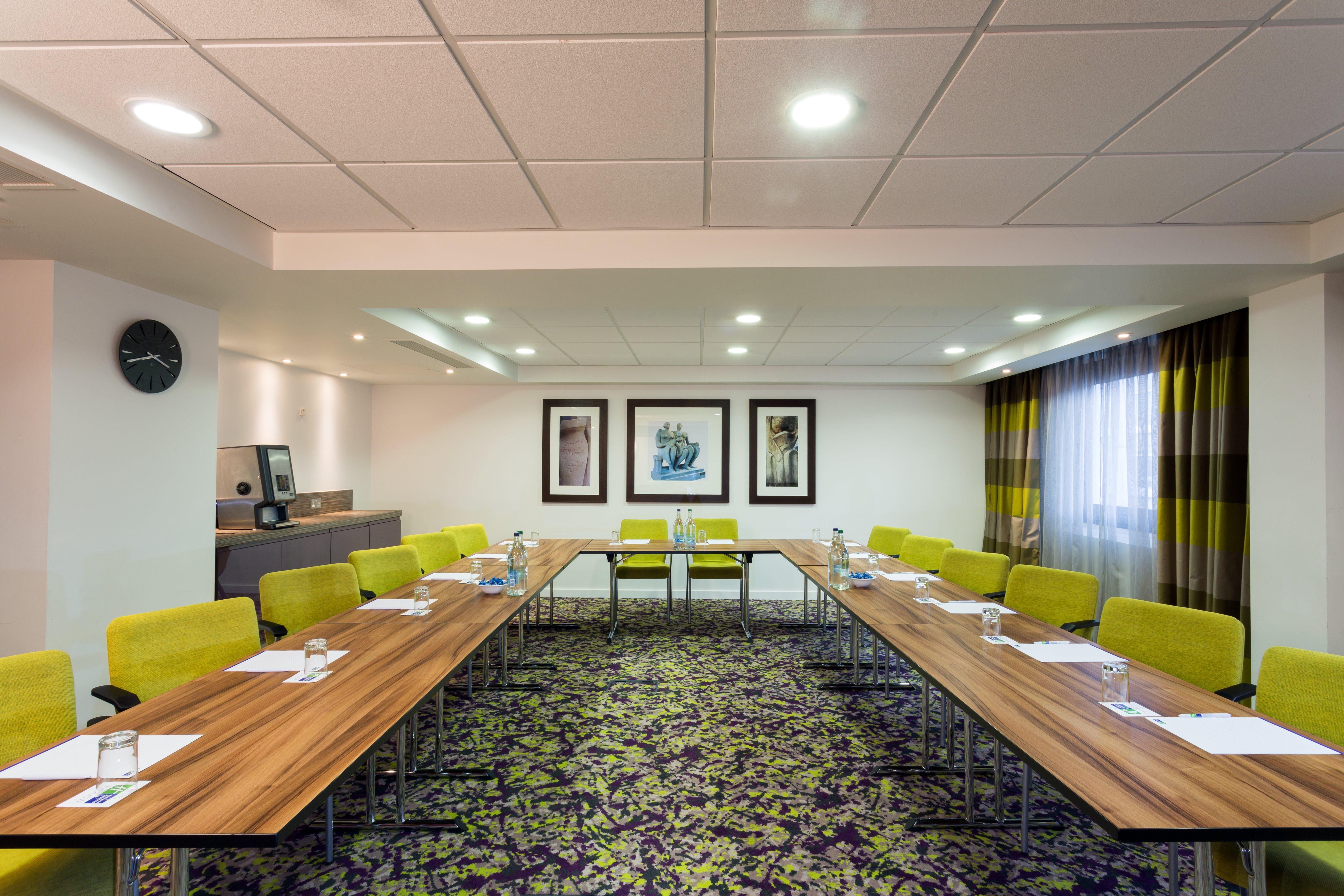 Holiday Inn Express Harlow By Ihg Ngoại thất bức ảnh