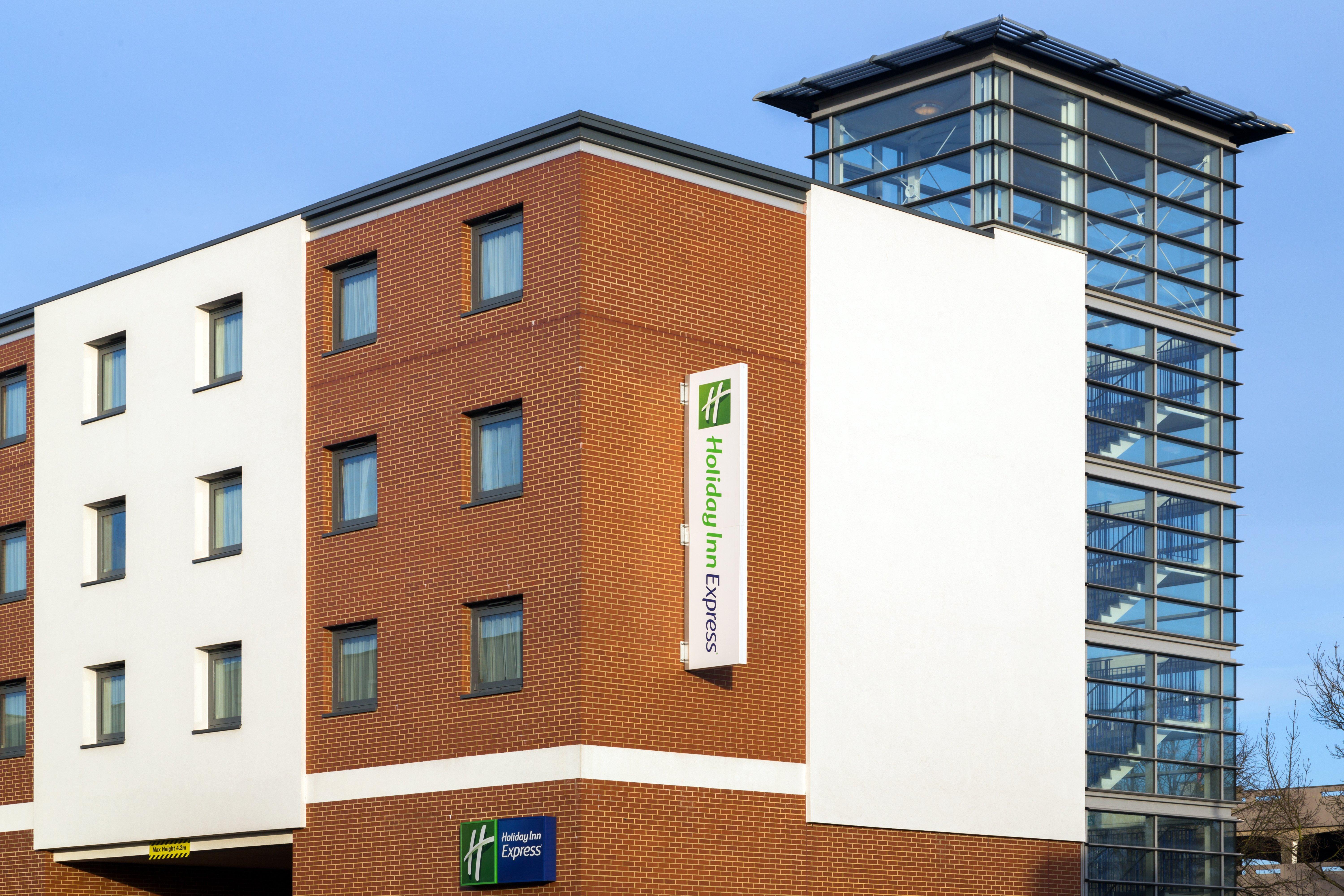 Holiday Inn Express Harlow By Ihg Ngoại thất bức ảnh