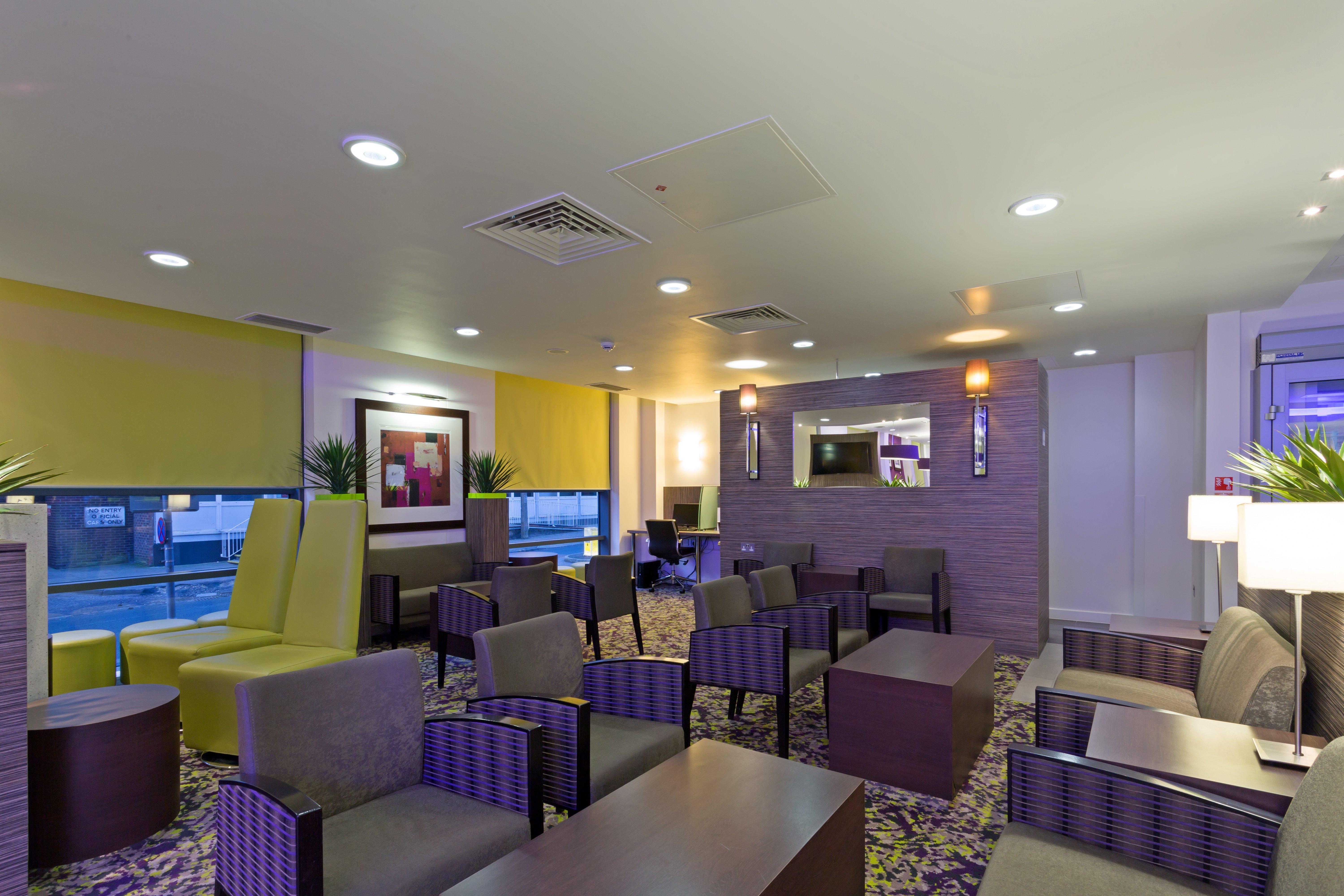 Holiday Inn Express Harlow By Ihg Ngoại thất bức ảnh