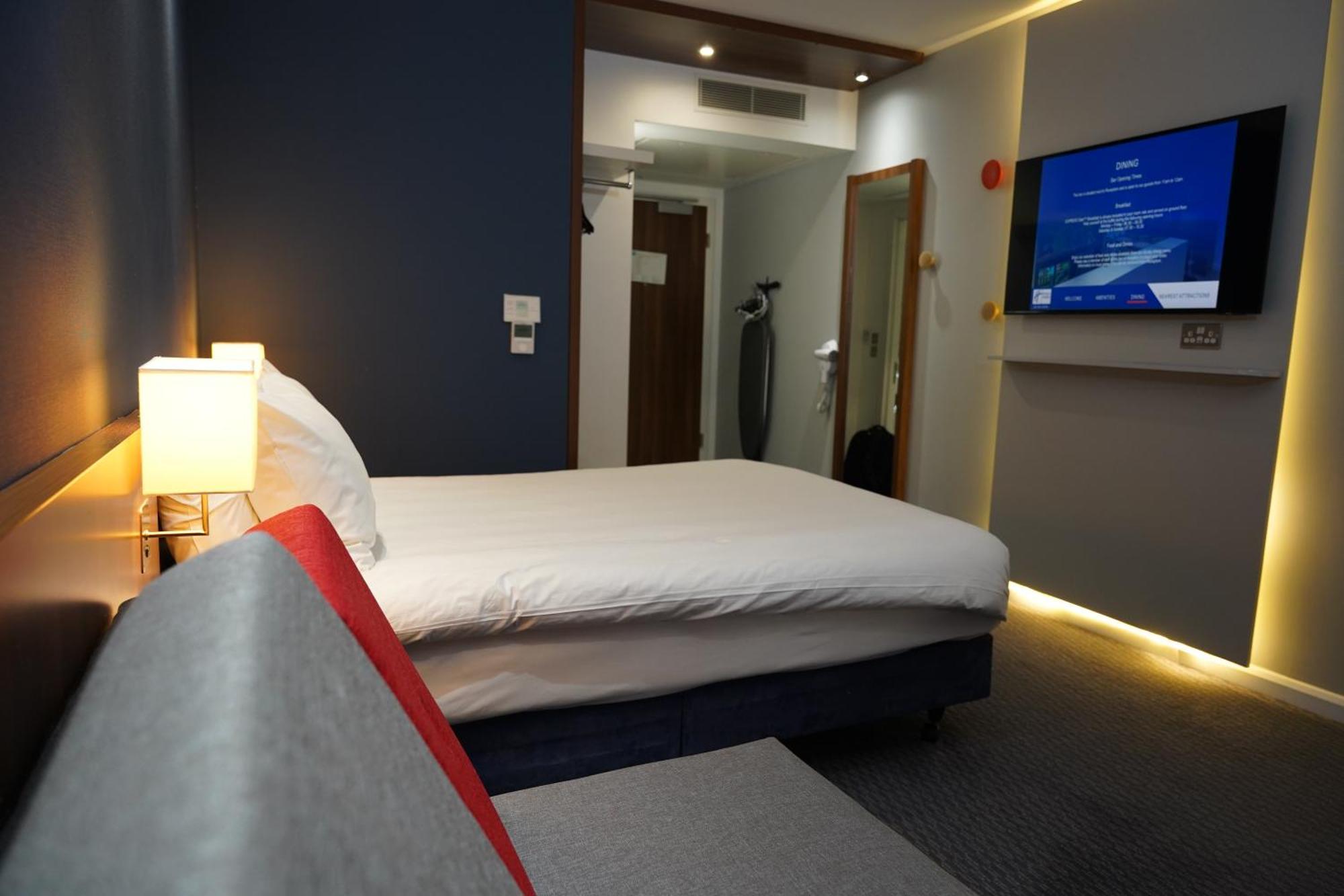 Holiday Inn Express Harlow By Ihg Ngoại thất bức ảnh