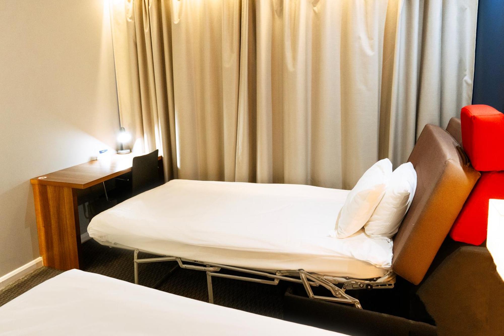 Holiday Inn Express Harlow By Ihg Ngoại thất bức ảnh